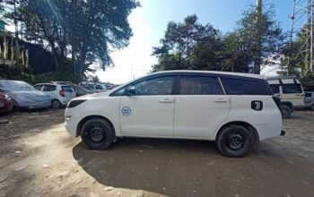 2018 model Innova Crysta FLT for sale with a loan, requiring a down payment of 4 lakhs, EMI of 25,000 for 29 months, documents up to date till 2025.