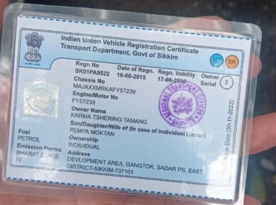 2015 model Ecosport for sale, priced at 3 lakhs (fixed), token tax paid up to 2030.