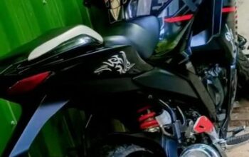 A 2023 model Gixxer 250cc bike is for sale for 95000 rupees.