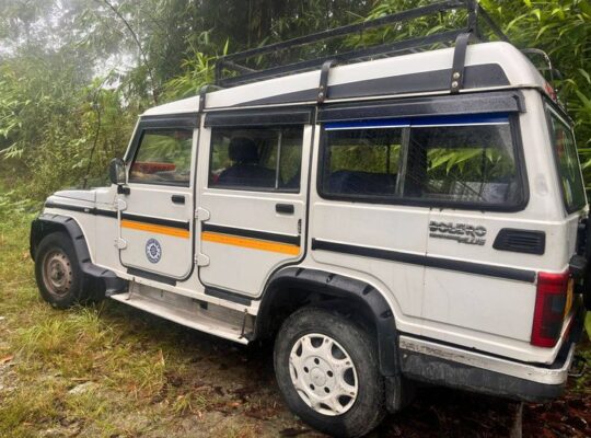 A Maruti Suzuki Bolero from 2012, used as a taxi, is for sale.