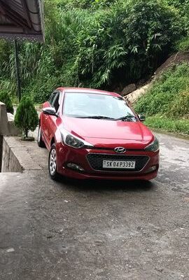 A 2015 Hyundai i20 sports car is for sale in Gangtok Deorali, with 67,000 km on it, for 295,000 rupees.