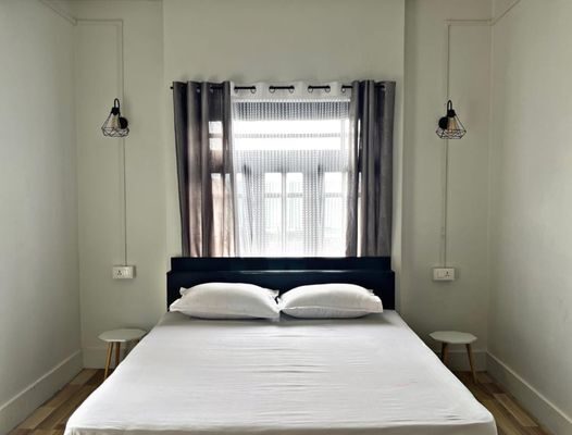 A 4BHK apartment with 3 western toilets, a bathtub, a balcony, and a backyard fire pit is available on Sichey Link Road.