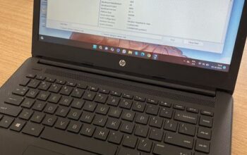An HP 14 Intel Core i5 10th Gen laptop is for sale for 25,000 rupees.