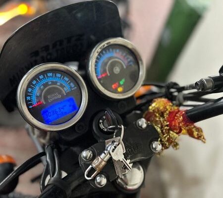 A Royal Enfield Thunderbird 350x in mint condition is for sale.