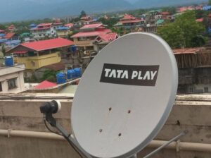 Tata Play HD is available for 2702 rupees with an 11-month pack, free delivery and installation, and accessories.