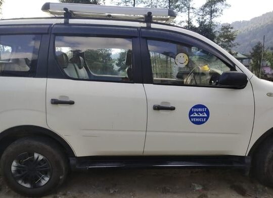 A 2015 model Mahindra Xylo H4, first owner, with all papers updated, is listed for sale at a reasonable price.