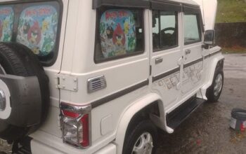 A Mahindra Bolero Power Plus ZLX top model from 2017 is for sale for a slightly negotiable price of Rs 5,60,000, with a new battery, Android display, back camera, and 72,000 km driven.