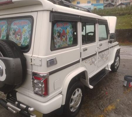 A Mahindra Bolero Power Plus ZLX top model from 2017 is for sale for a slightly negotiable price of Rs 5,60,000, with a new battery, Android display, back camera, and 72,000 km driven.