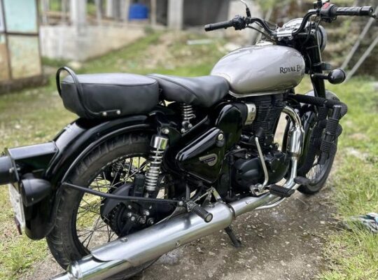 A Classic 350, 2021 model, is for urgent sale in Namchi, Bikmat, for Rs 1,29,000.