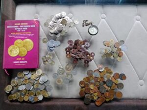 Vintage and commemorative coins from British India, Portuguese India, and Independent India for sale.