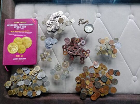 Vintage and commemorative coins from British India, Portuguese India, and Independent India for sale.