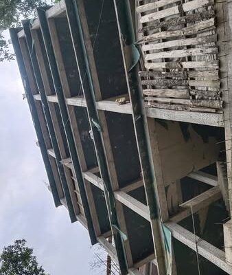 A prime under-construction building in Lingding, Gangtok is available for rent or lease.