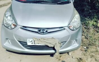 A 2012 EON Hyundai is for sale for a negotiable price of Rs. 1,30,000.
