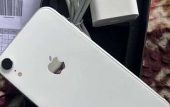 An iPhone XR is being offered for sale at a lower price.