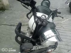 A 2017 Royal Enfield with 21000 km is for sale with negotiable price.