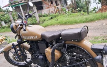 Royal Enfield Classic 350 2021 model, 15000 km driven, selling for 1,40,000.