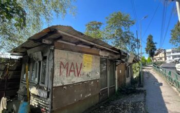 Space for rent for commercial use at a prime location near Zero Point Highway Gangtok, suitable for fast food or restaurant.