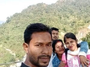 Pencil or charcoal sketch artist.